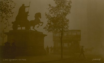 Pocztówka z wizerunkiem Londynu w smogu autorstwa English Photographer