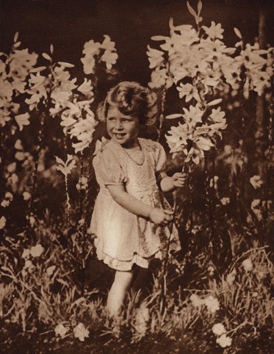 Księżniczka Elżbieta w ogrodzie autorstwa English Photographer