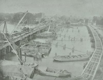 Putney Bridge: kopanie fundamentów pod nowy most, 1883 autorstwa English Photographer
