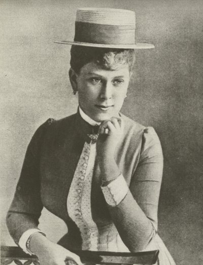 Queen Mary, 18 lat, w kabarecie (zdjęcie czarno-białe) autorstwa English Photographer