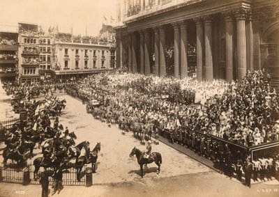 Królowa Wiktoria, procesja z okazji Diamentowego Jubileuszu dotarła do St Pauls, 1897 r. autorstwa English Photographer