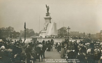 Pomnik Królowej Wiktorii, odsłonięcie przez króla, 16 maja 1911 autorstwa English Photographer