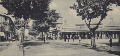Dworzec kolejowy i Terminus Road w Eastbourne autorstwa English Photographer