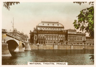 Prawdziwe fotografie, ok. 1939 r: Teatr Narodowy, Praga (zdjęcie kolorowe) autorstwa English Photographer