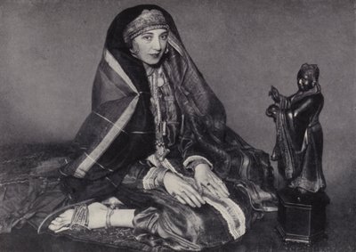 Rosita Forbes (zdjęcie czarno-białe) autorstwa English Photographer