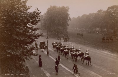 Rotten Row, Hyde Park, Londyn autorstwa English Photographer