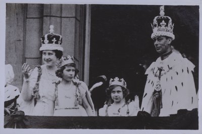 Rodzina królewska, po koronacji króla Jerzego VI (zdjęcie czarno-białe) autorstwa English Photographer