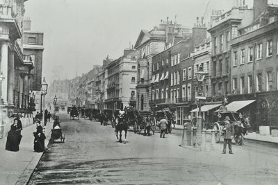 Saint Jamess Street, Westminster LB: patrząc na północ od Pall Mall, 1895 autorstwa English Photographer