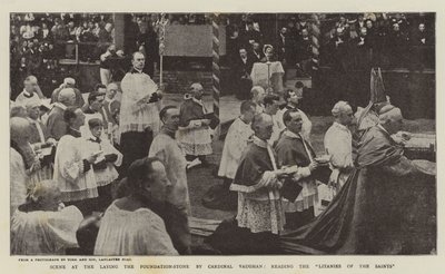 Scena podczas wmurowania kamienia węgielnego przez kardynała Vaughana, czytająca Litanie do Świętych autorstwa English Photographer