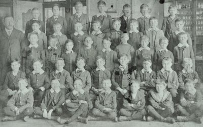 Grupa szkolna, nieznana szkoła, 1895 autorstwa English Photographer