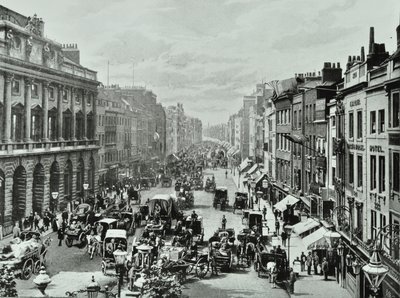 Somerset House, Strand, Westminster LB: patrząc na zachód od Saint Mary-le-Strand, 1895 autorstwa English Photographer