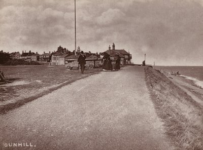 Southwold: Gunhill (zdjęcie czarno-białe) autorstwa English Photographer