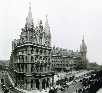 Dworzec kolejowy St. Pancras; fotografia z kwietnia 1899 autorstwa English Photographer