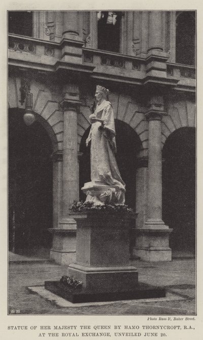 Pomnik Jej Królewskiej Mości autorstwa Hamo Thornycrofta, RA, na Royal Exchange, odsłonięty 20 czerwca autorstwa English Photographer