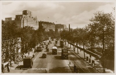 Thames Embankment, Londyn autorstwa English Photographer