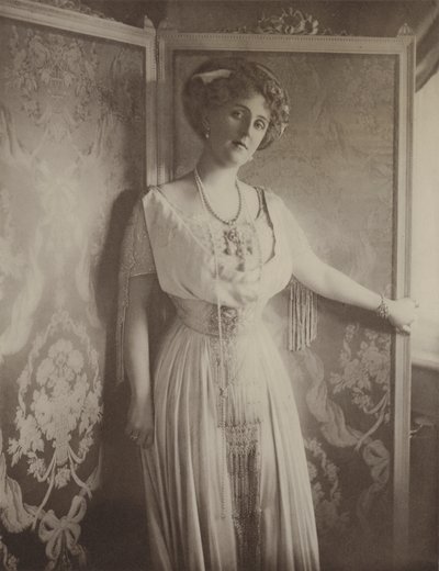 Baronowa von Eckardstein (zdjęcie czarno-białe) autorstwa English Photographer