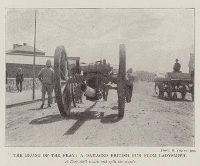Brunt of the Fray, uszkodzony brytyjski pistolet od Ladysmith autorstwa English Photographer