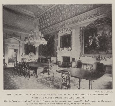 Niszczycielski pożar w Stourhead, Wiltshire, 16 kwietnia, jadalnia z kosztownymi obrazami i krzesłami autorstwa English Photographer
