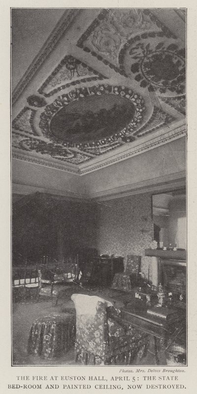Pożar w Euston Hall, 5 kwietnia, państwowa sypialnia i pomalowany sufit, teraz zniszczone autorstwa English Photographer
