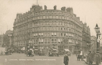 The Grand Hotel, Trafalgar Square, Londyn autorstwa English Photographer