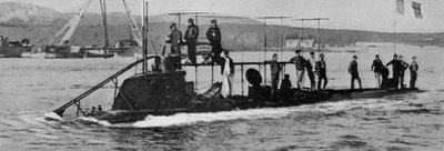 The Lost Lutin: The French Submarine wypływający z portu Bizerta podczas swojej ostatniej podróży, opublikowany w The Graphic, 27 października 1906 autorstwa English Photographer