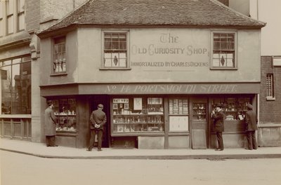 The Old Curiosity Shop, 14 Portsmouth Street, Lincolns Inn Fields, Londyn autorstwa English Photographer