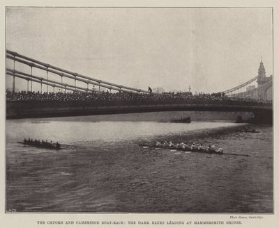 Oxford i Cambridge Boat-Race, Dark Blues prowadzący na Hammersmith Bridge autorstwa English Photographer