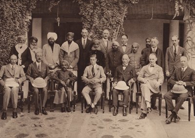 Książę i maharadża Kumar w rezydencji w Udaipur (zdjęcie czarno-białe) autorstwa English Photographer