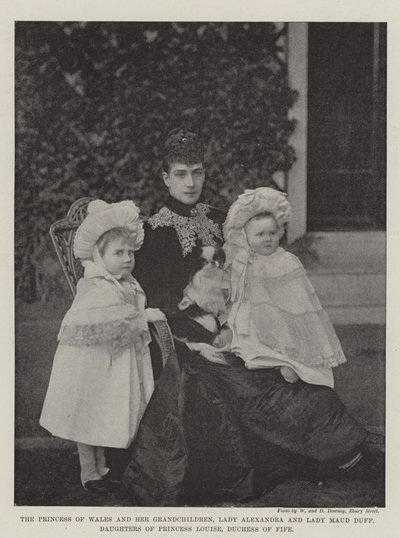 Księżniczka Walii i jej wnuki, Lady Aleksandria i Lady Maud Duff, córki księżniczki Louise, księżnej Fife autorstwa English Photographer