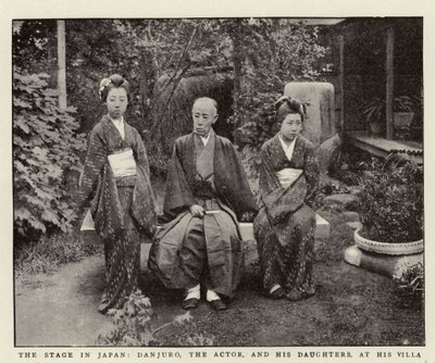 Scena w Japonii, Danjuro, aktor i jego córki w jego willi autorstwa English Photographer