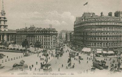 The Strand z Trafalgar Square, Londyn autorstwa English Photographer