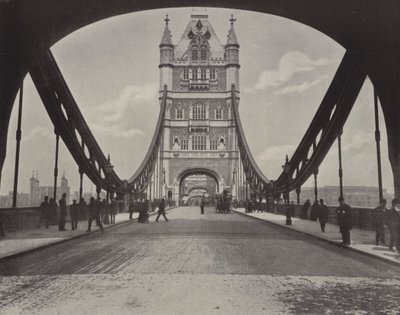 Tower Bridge (zdjęcie czarno-białe) autorstwa English Photographer