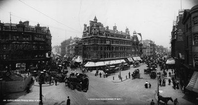 Tottenham Court Road i Oxford Street, Londyn autorstwa English Photographer