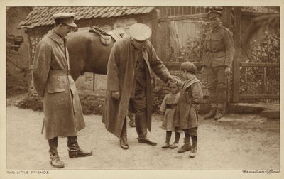 Dwóch małych przyjaciół (zdjęcie czarno-białe) autorstwa English Photographer