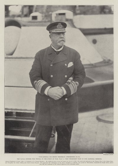 Wiceadmirał Sir Henry Frederick Stephenson, KCB, oficer marynarki, który w przypadku wojny odegrałby bardzo znaczącą rolę w naszej obronie narodowej autorstwa English Photographer