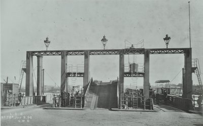 Widok promu Woolwich, 1896 autorstwa English Photographer