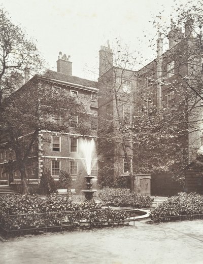 Widok na fontannę w Middle Temple Fountain Court, Londyn, 1884 autorstwa English Photographer