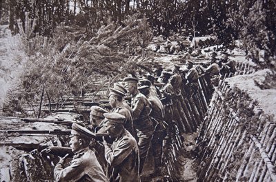Wojska rosyjskie w okopie na froncie nad Dźwiną, wrzesień 1917 (zdjęcie czarno-białe) autorstwa English Photographer