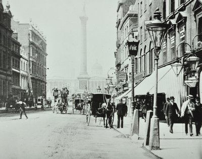Whitehall, Westminster LB: Whitehall patrzący na Trafalgar Square, 1895 autorstwa English Photographer
