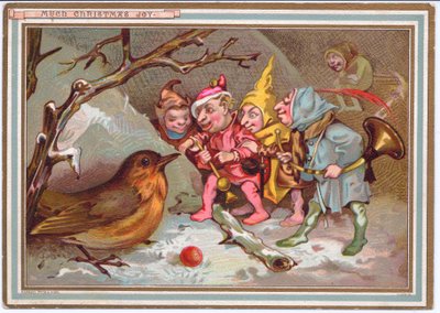 Wiktoriańska kartka bożonarodzeniowa przedstawiająca grupę elfów niosących instrumenty muzyczne i patrzących na oszołomionego rudzika, ok. 1880 r. autorstwa English School