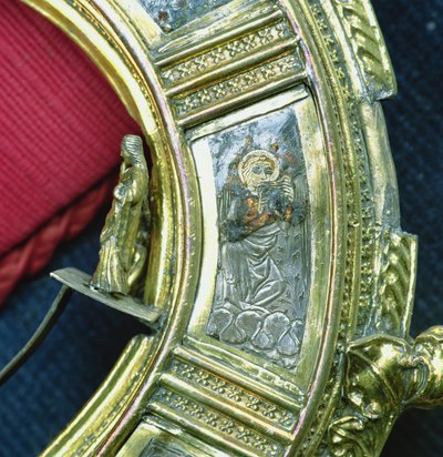 Anioł grający na atucie, szczegół z pastorału Wilhelma z Wykeham (ok.1320-1404) (srebro pozłacane i emalia champleve) (zob. 205100-32) autorstwa English School