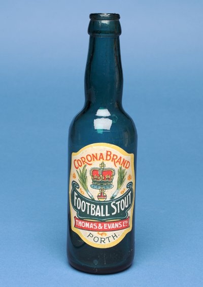 Butelka Corona Football Stout autorstwa English School