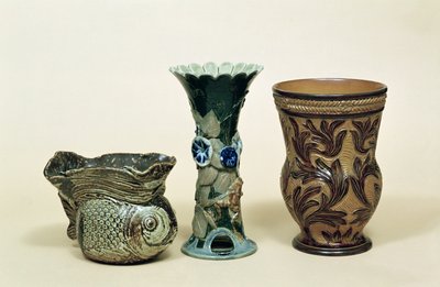 Wazony Doulton, lata 80. XIX wieku, (kamionka) autorstwa English School