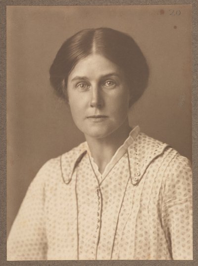 Harriet Weaver, październik 1916 (zdjęcie w sepii) autorstwa English School