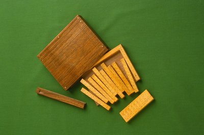 Nowoczesna replika kości Napiers (bukszpan i orzech) autorstwa English School