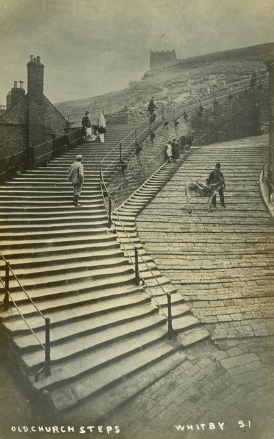 Schody starego kościoła, Whitby (zdjęcie czarno-białe) autorstwa English School