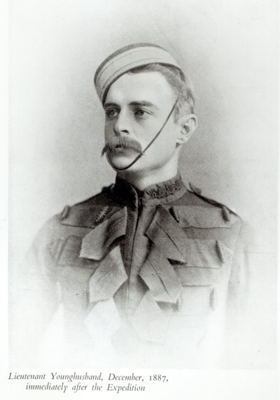 Zdjęcie Sir Francisa Younghusbanda (1863-1942) z 1887 r. z „Serca kontynentu”, opublikowanego w 1937 r. autorstwa English School