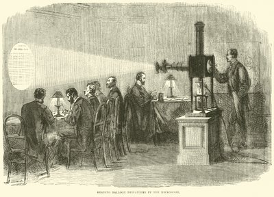 Odczytywanie pod mikroskopem depesz balonowych, październik 1870 r. autorstwa English School