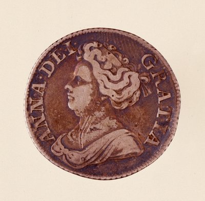Srebrny grosz angielski, panowanie królowej Anny Stuart (Anny Wielkiej Brytanii) (1665-1714) 1712. Śr. 2,5 cm Neapol, muzeum archeologiczne autorstwa English School
