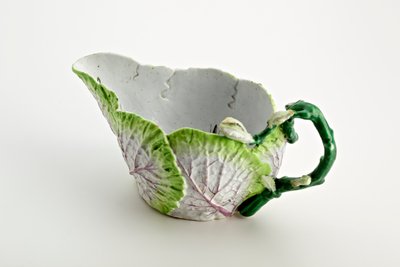 Sos Staffordshire uformowany z uformowanych liści i trzonka z gałązek, 1749-60 (porcelana) autorstwa English School